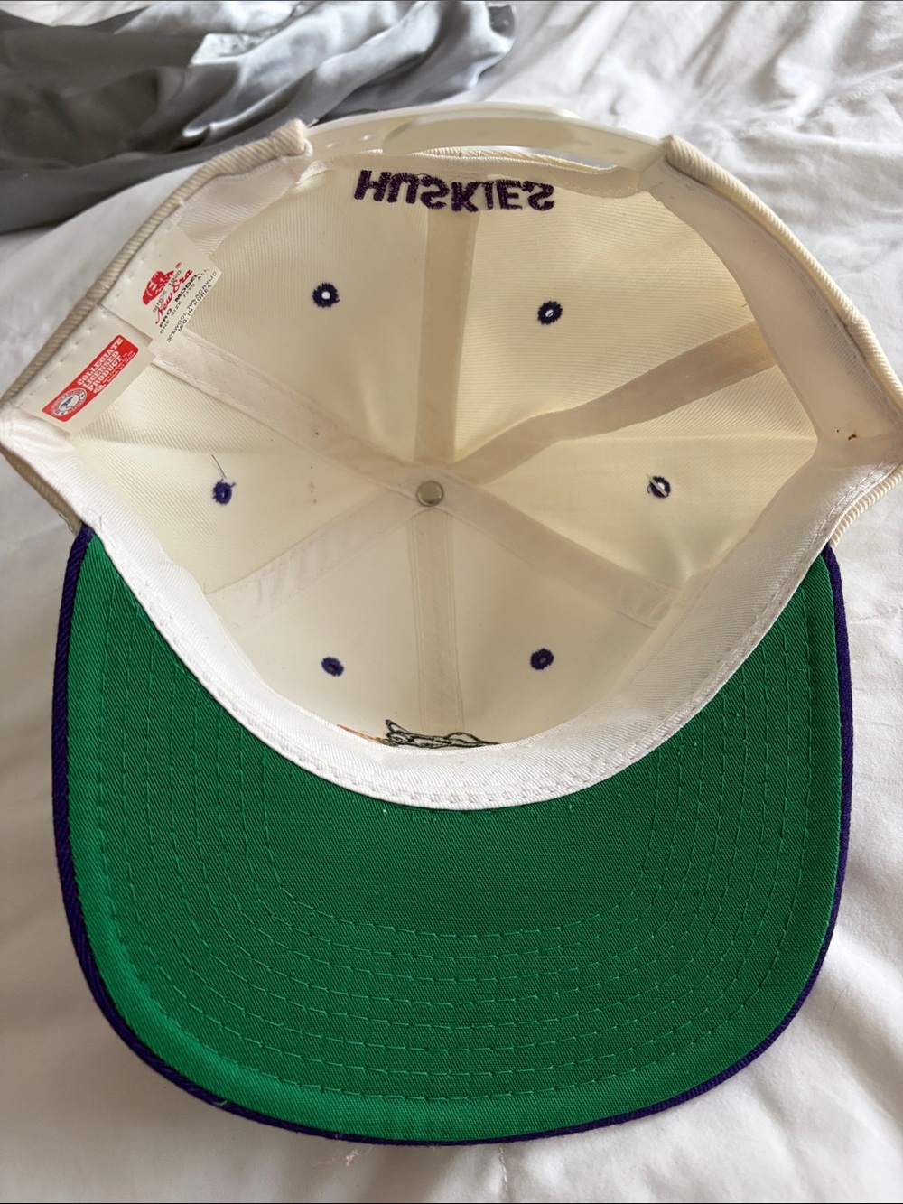Washington Huskies 80’s Throwback Hat - Picture 2 of 2